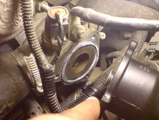 Снятие термостата автомобиля Лада Калина