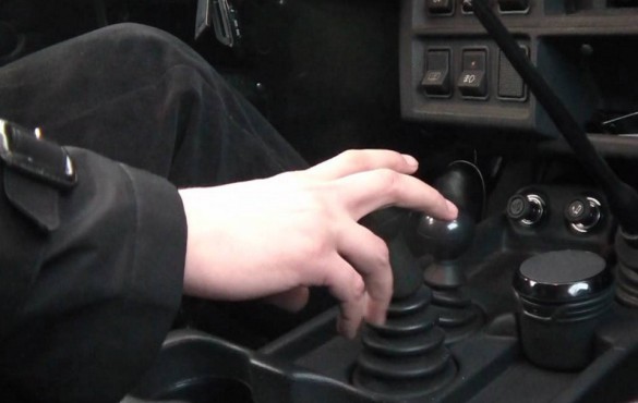 Установка правильного положения рычага раздатки