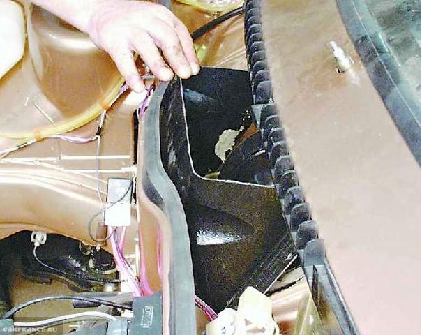 Демонтаж решетки воздухозаборника ВАЗ-2114