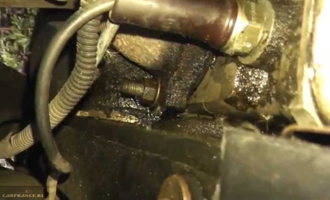 Подтекание охлаждающей жидкости из помпы двигателя ВАЗ-2110