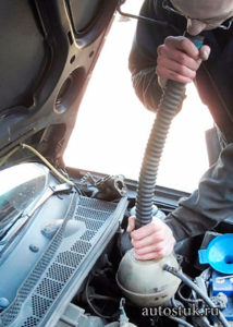 Воздух в системе охлаждения двигателя: характерные признаки завоздушивания и способы устранения