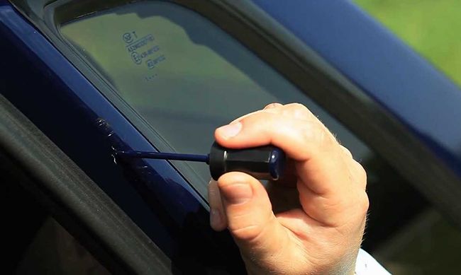 Как легко и быстро убрать царапины с пластика салона автомобиля? Обзор автокосметики для устранения царапин с пластика в салоне