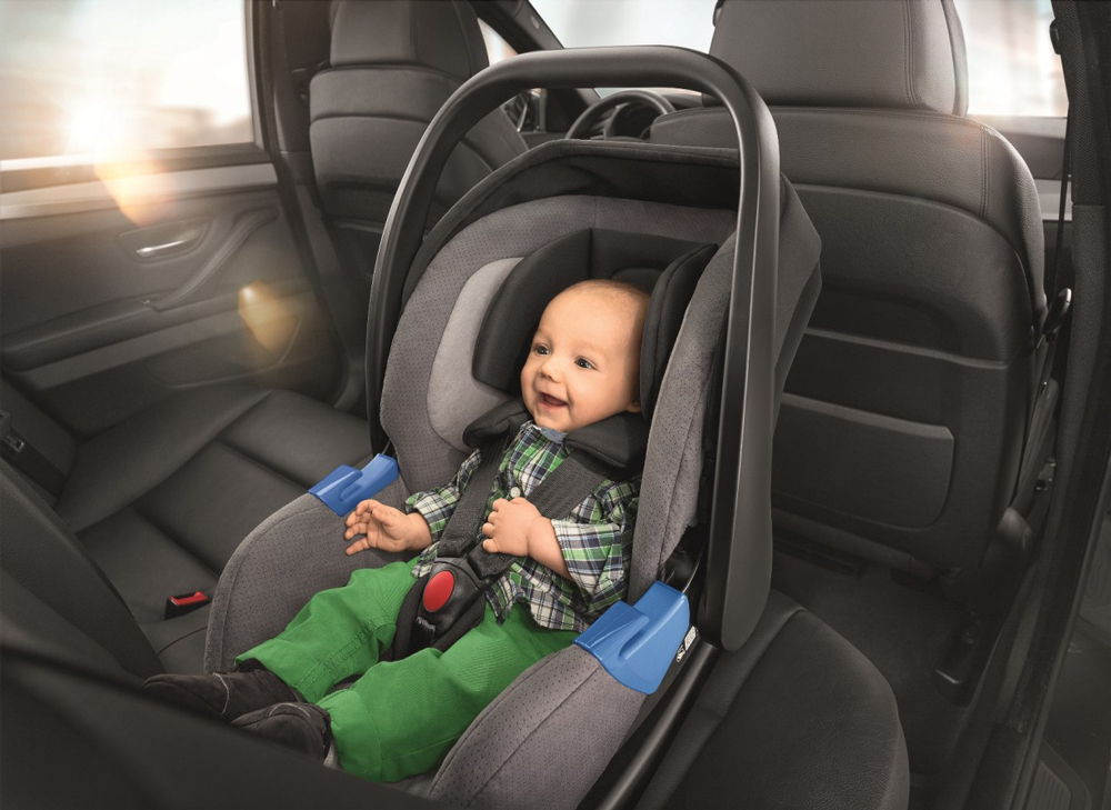 Как делается правильное крепление детского кресла в автомобиле?