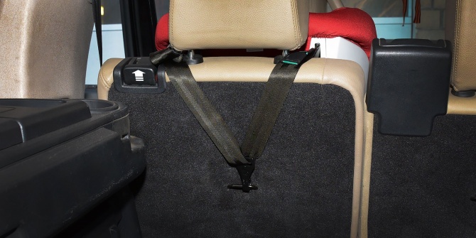 Как делается правильное крепление детского кресла в автомобиле?