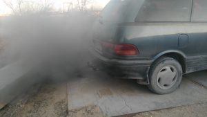 Белый дым из выхлопной трубы - как узнать причины почему идет белый дым из глушителя автомобиля