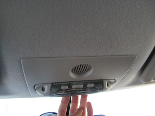 Как правильно снять плафон освещения салона авто?