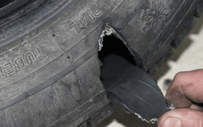 Как отремонтировать покрышку автомобиля с грыжей