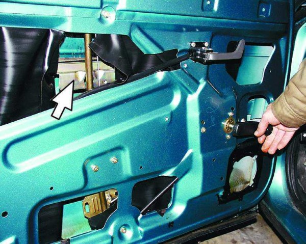 Как быстро заменить сломанную кнопку стеклоподъемника на Lada Vesta